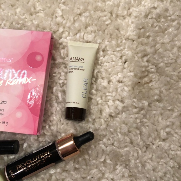 Makeup Bundle - Picture 6 of 8